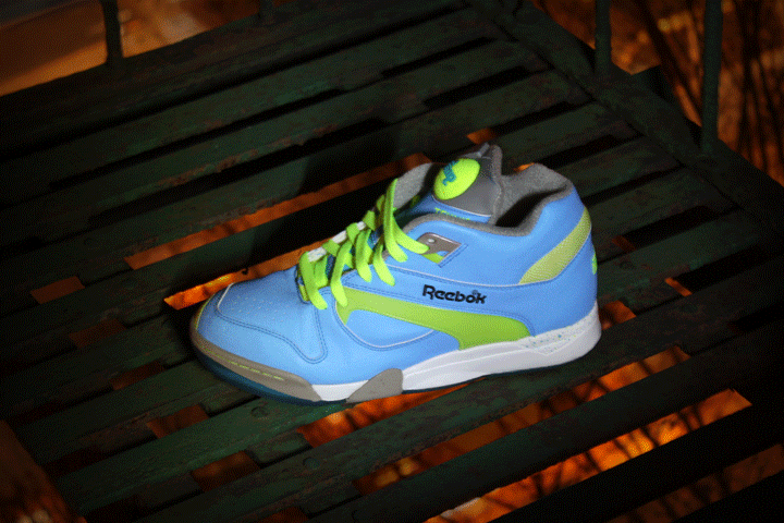 animated gif cinemagraphic footaction reebok on fire escape